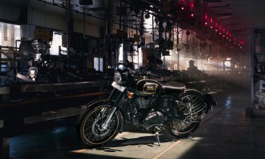 royal-enfield_classic-500-tribute-black-limited-edition_2
